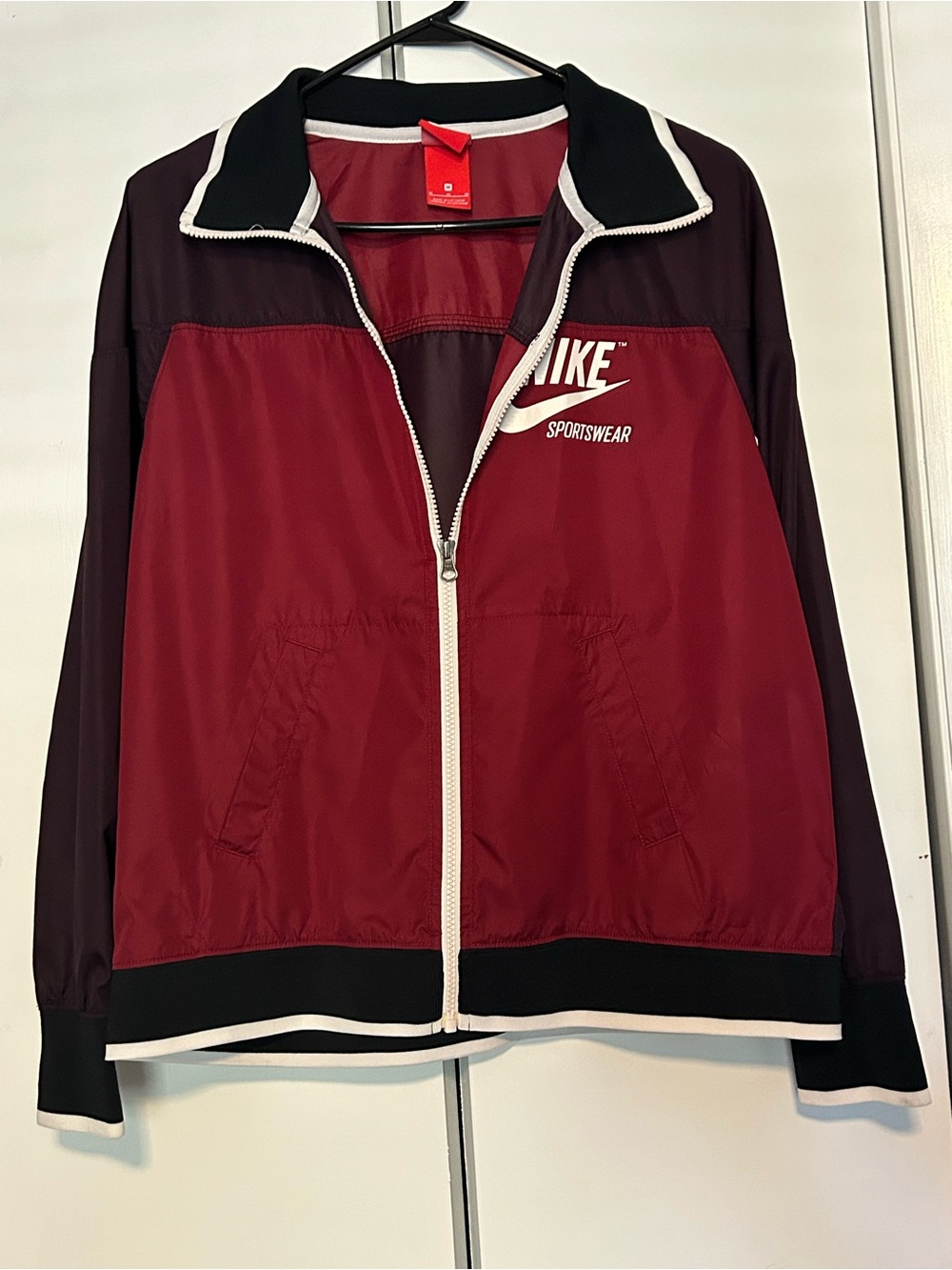 Nike Sportswear Full-Zip Hoodless Jacket Windbreaker Maroon Black White - M